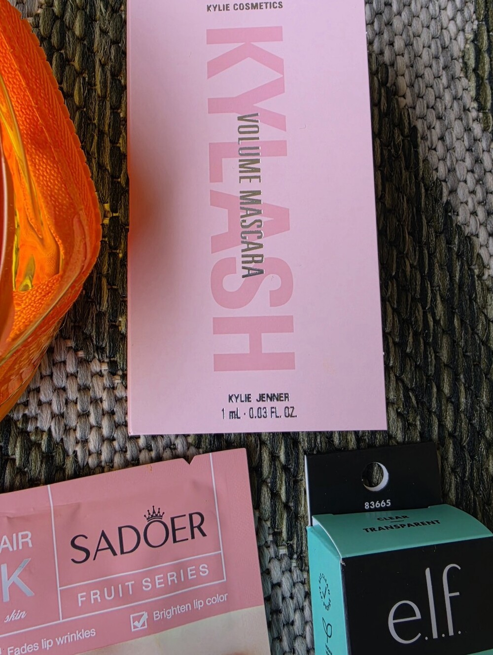 Makeup Bag & Sample Bundle - Picture 2 of 10